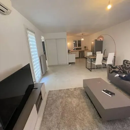 Maison 3chambres ,climatisee Holiday home Nimes